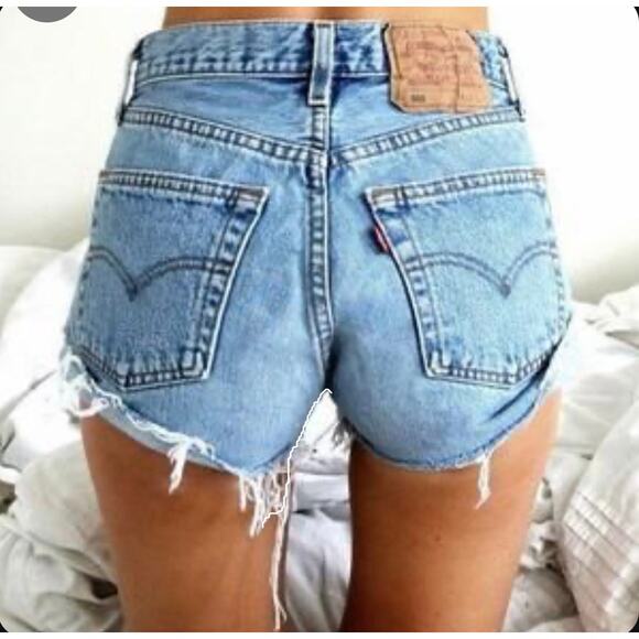 Levi's Pants - Levi’s Light Wash High Rise Denim Trendsetter 1.5” Inseam Shorts Size 26